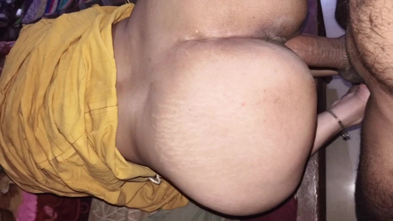 Village studio: Abang tiri mengongkek adik tirinya apabila ibu bapa mereka tiada...