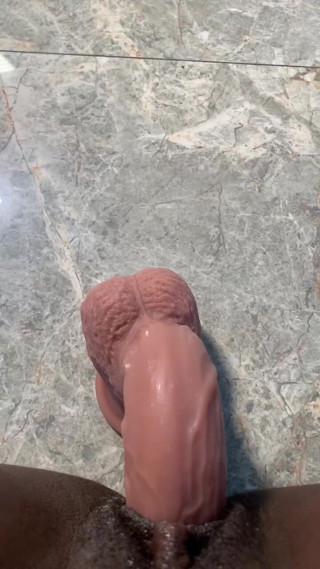SEXXY-DAISY: How to Ride a Dildo