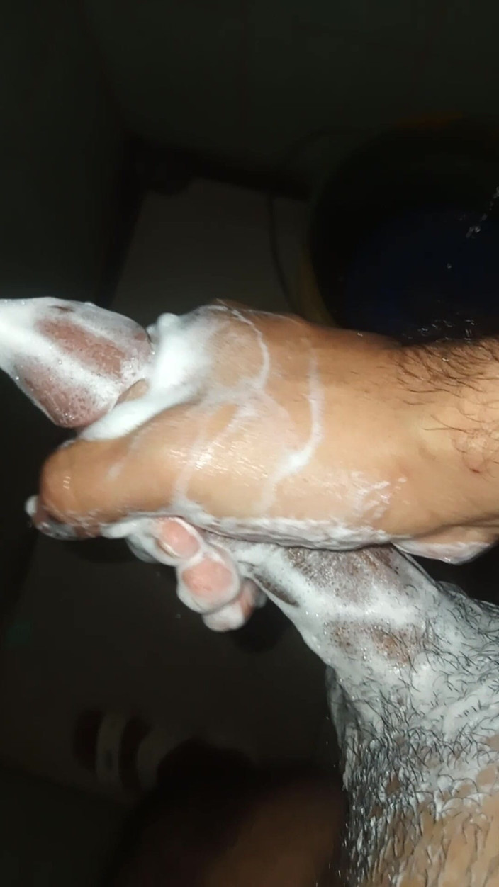 Cute boy jerks off: Chico toma la pastilla por accidente y termina agarrando una...