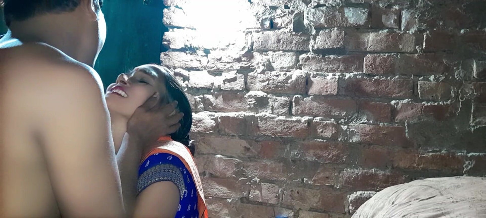 Renudbf: 嫂子从远方来被干。整夜享受性爱。嫂子的阴户很热。