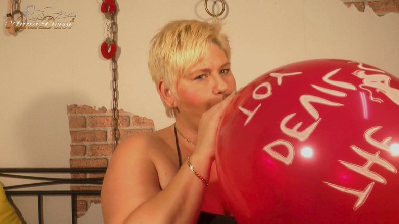 Anna Devot: Ballon und high heels