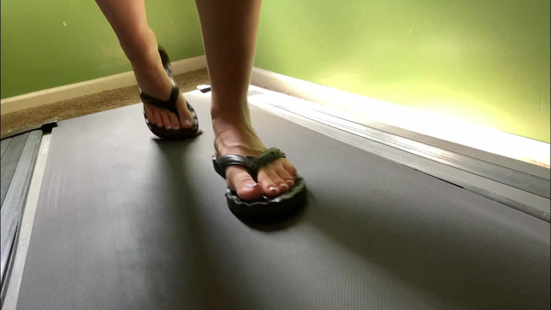 footivities: Stopy w klapkach na bieżni - Ivys Feet