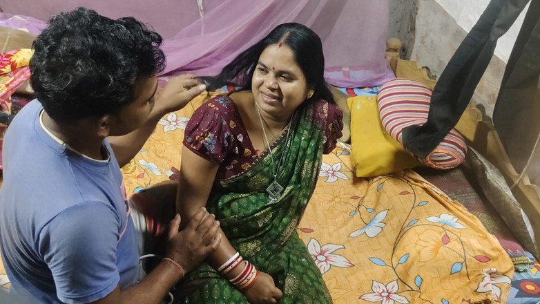 Raju Raju: Sogro curtiu fodendo a nora nua indiana desi sax vídeo