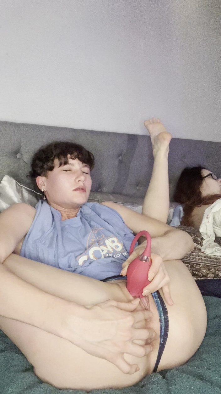 AhanuReed: Stříkání Vedle mého přítele