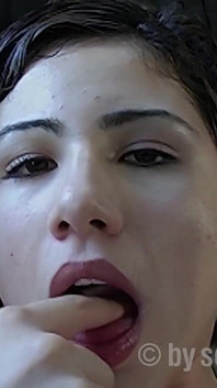 Carla, fille de bukkake, veut baiser