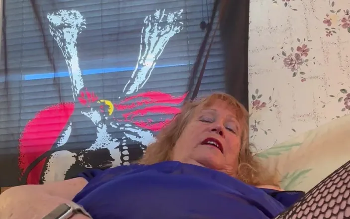 Big Ass 4 U: Slutty Granny Needs to Taste You!