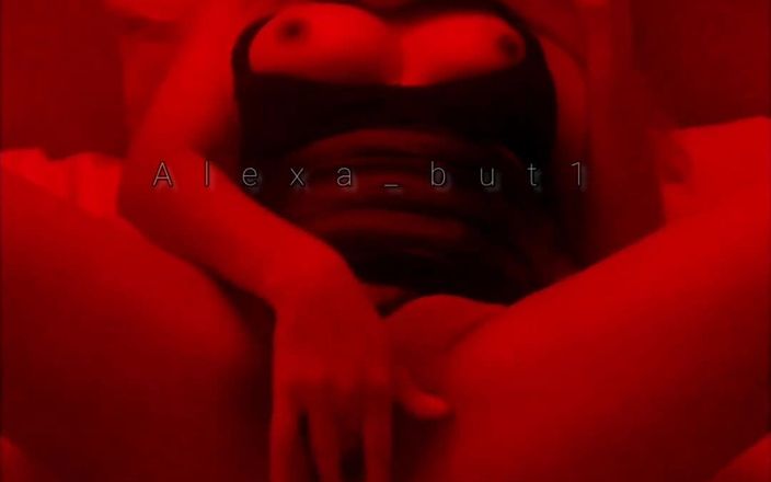 Alexxxa but: 14. února jsem byla sama a nadržená a začala jsem se...