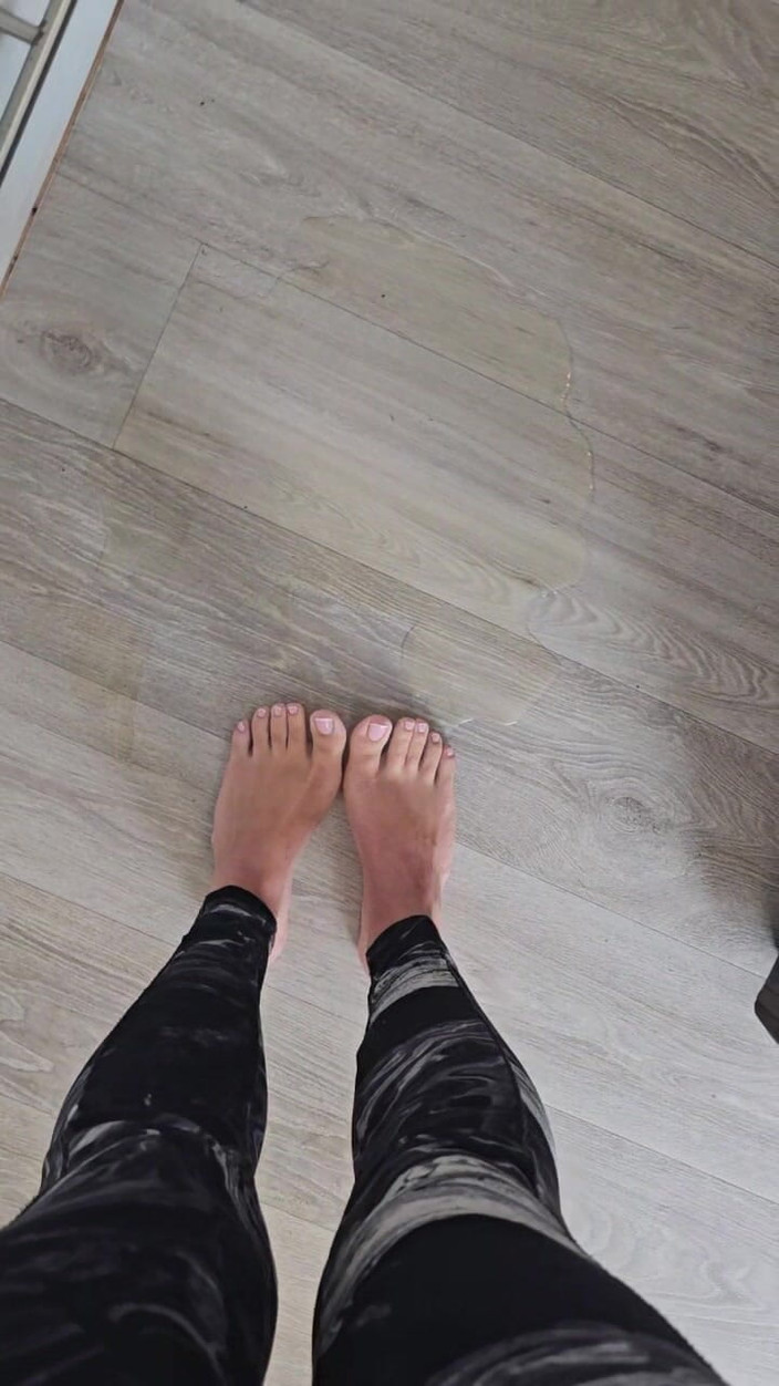 Yourfavecumslut: Pinkel-verzweiflung in meinen leggings im fitnessstudio