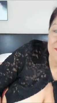 Ich Trage Großes Netz, Während Ich Meine Haarige Muschi Masturbiere