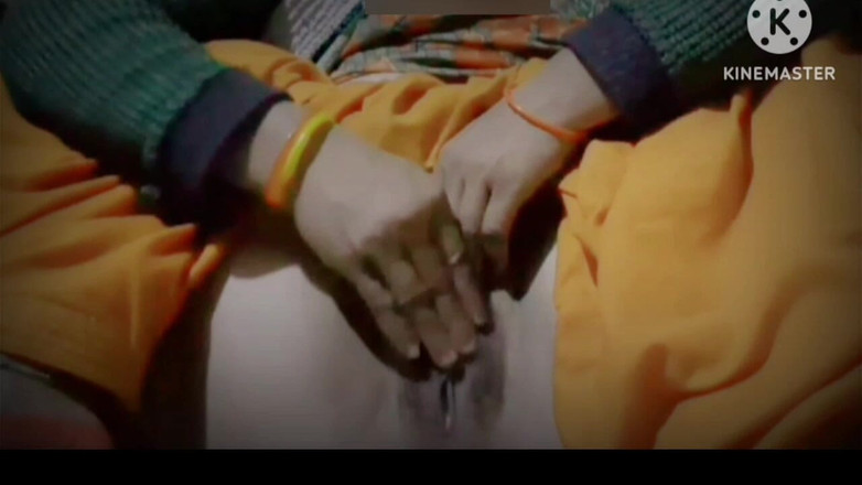 TricolorMusic3: Poniendo un dedo dentro del coño