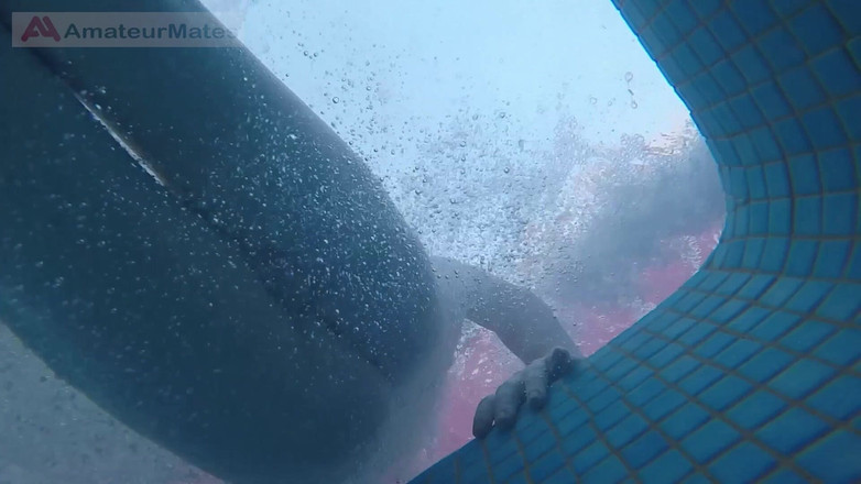 AmateurBoysPissing: Бледнокожий Рыжий Мужик С Горячей Гладкой Задницей Застукали Мягкой Игрой Под Водой