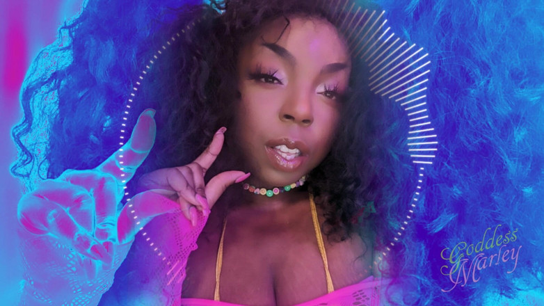 Goddess Marley: Iedereen weet dat je klein bent