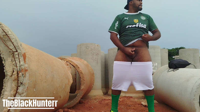 TheBlacKHunterr: Tornando dalla partita tutto sudato, mi sono eccitata e ho...