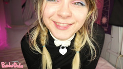 Babi Mochi: Valp panda sätter svansen inuti