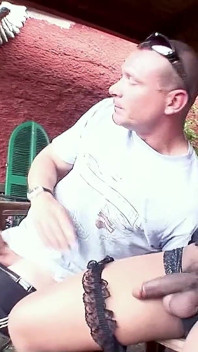 쓰리섬에서 두 명의 라틴계 여자 쉬멜에게 애널 따먹히는 남자