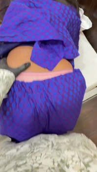 DESI ROOM SERVICE ! A empregada do hotel Aishu fode o hóspede e faz uma confusão no quarto sexo hardcore indiano em hindi