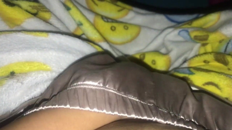 sofiasexxx: Mastürbasyon yaptığımda komşum inlemeyi duyuyor
