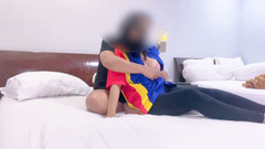 Nadalyne: 无辜的女孩迷你市场员工为了偿还债务而出卖自己