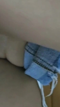 Mon patron m’a surprise en train de nettoyer sans culotte et m’a baisée sans préservatif jusqu’à ce qu’il jouisse dans ma bouche