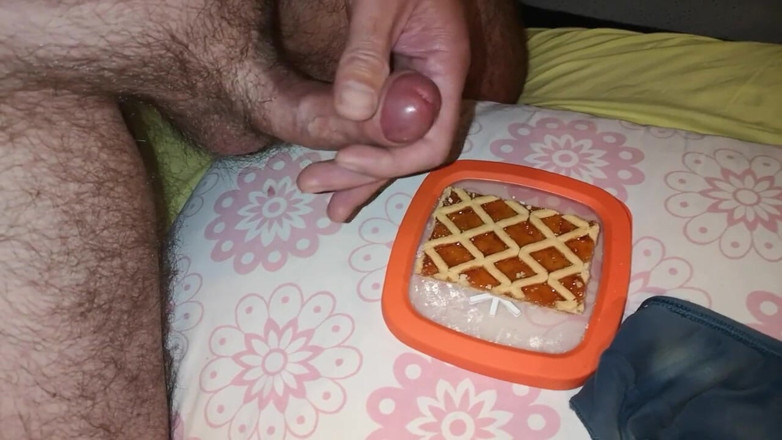 Cicci77: Cums on the tart to eat for breakfast