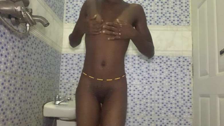 Browngurl234: Seção quente do banheiro com browngurl234