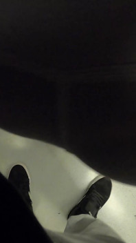 Eu Esfrego Meu Pau Na Bunda De Um Estranho, Então Ela Agarra Meu Pau No Metrô