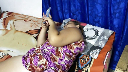 ROUS: Můj nevlastní otec vstoupí do místnosti, vidí mě nahou a šuká...