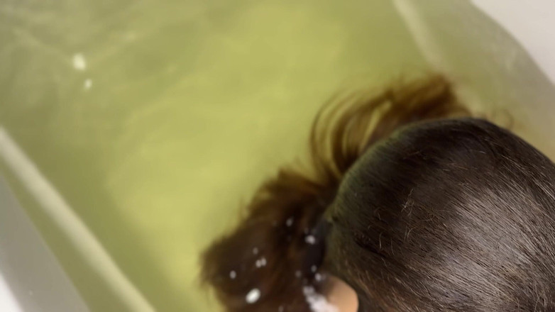 Hottie goddess: Mojando belleza con sirenas en lucha silenciosa