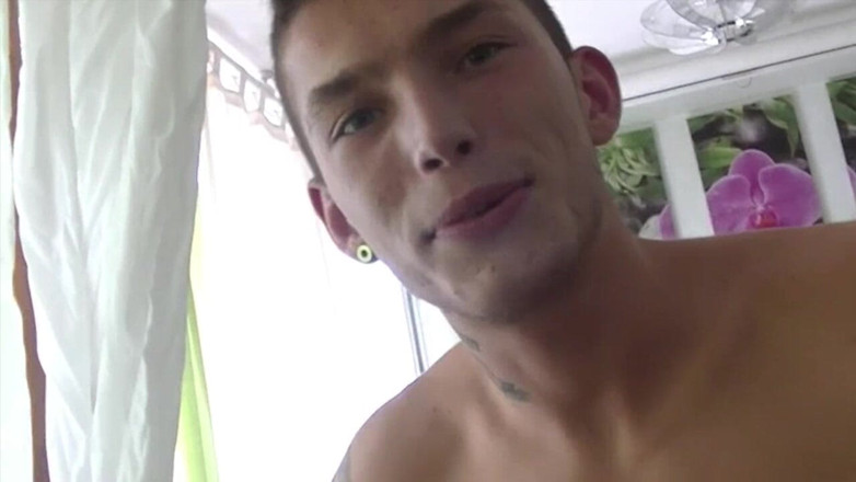 Sneaker gay: Mature Boy Fucked Raw by Straight Twink