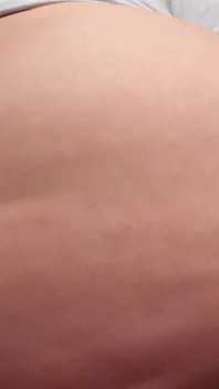 Mon demi-frère ne me laissera pas faire mes devoirs parce qu’il est excité. Il exige que je reçois son lait et remplit ma culotte de lait