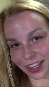 Blondynka Casting Dziewczyna Bierze Intensywne Ssanie DP I Kutasa