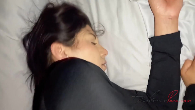 Alex Garcia Porn: Meine stiefcousine lässt mich sie mit der bedingung ficken, sie...