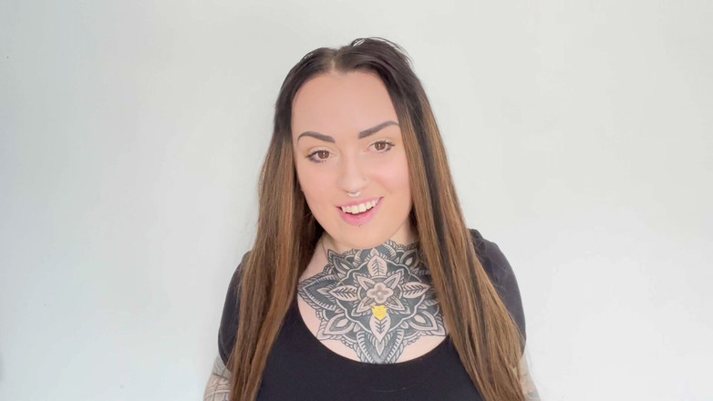 Miss Valentina: Spuszczanie na twarz bogini JOI