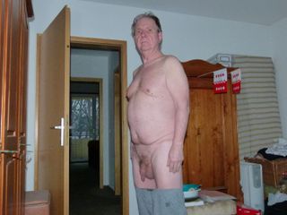 Andi Geil: 호텔 침대에서 딸치기 시도