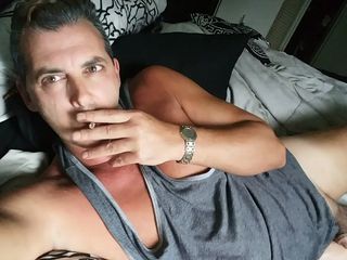 Cory Bernstein famous leaked sex tapes: Video sexual de celebridades - Dilf Cory Bernstein fumando y divirtiéndose