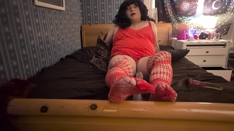 Tongue Lashor 69: Worship My Feet 01