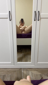 Blondes Mädchen Im Schlafzimmer