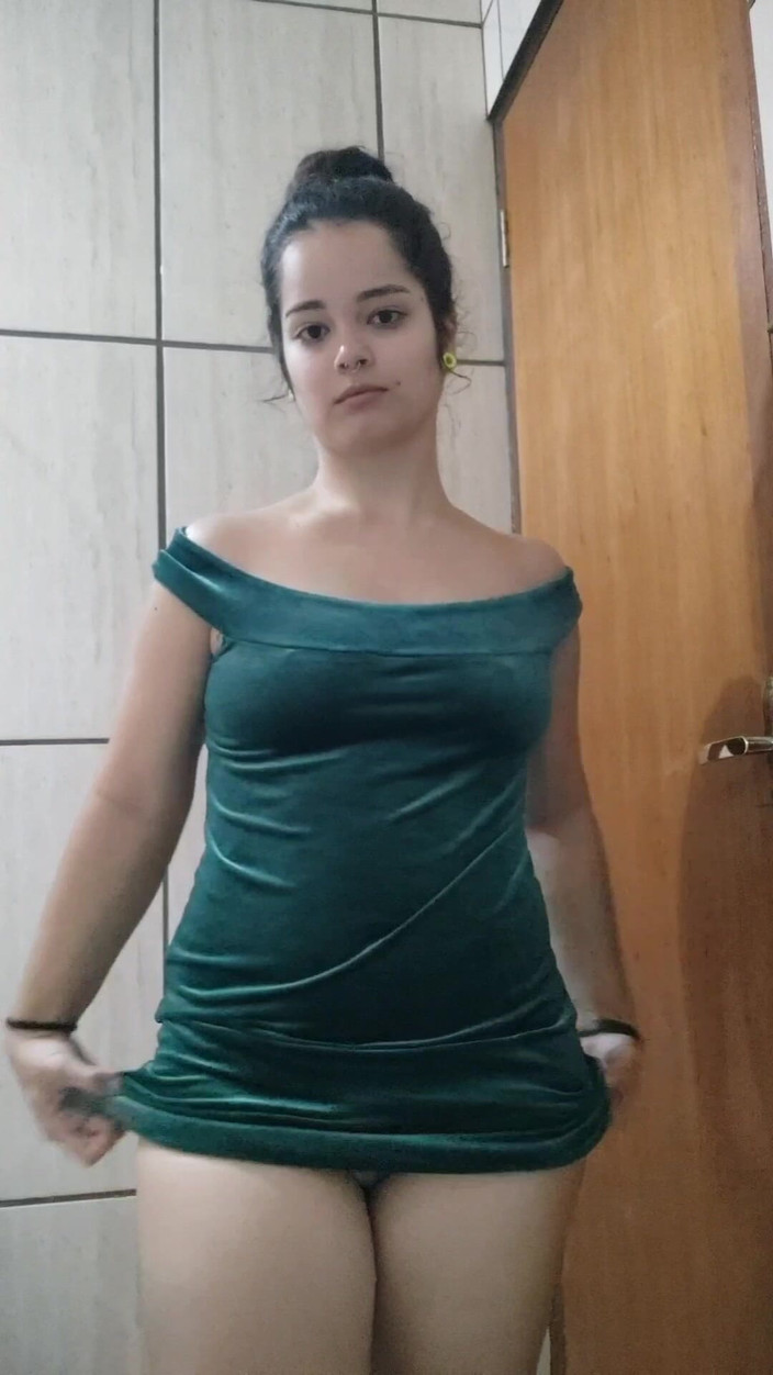 Debora Mendes: Одягніться зі мною - зелена сукня та провокаційний вигляд