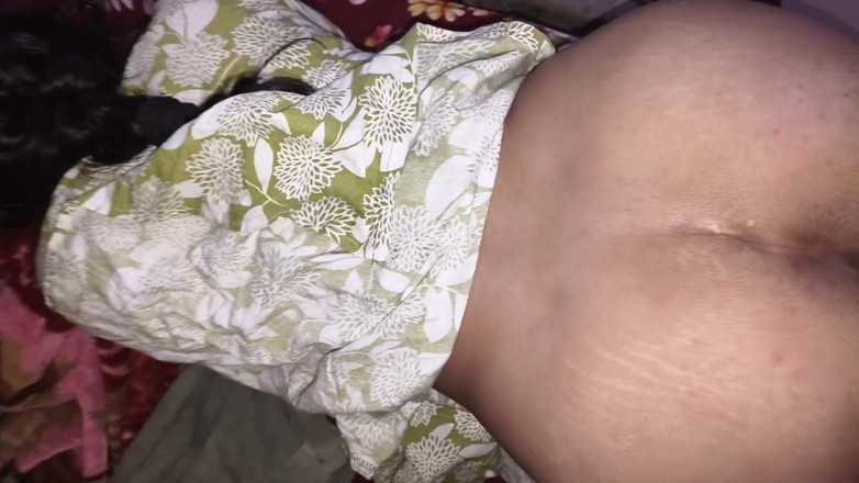 Janvi bhabhi 69: Close-up seks met de kantoorbaas van haar man