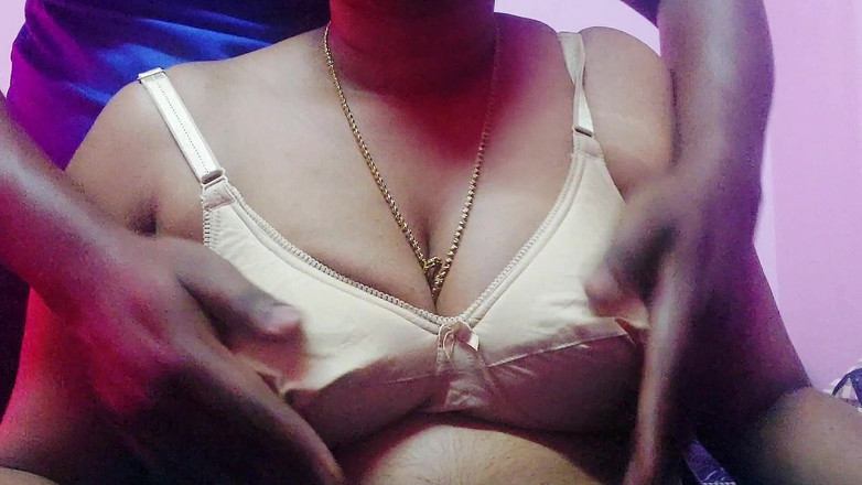 Desi Mohini: Mohini yenge erkek arkadaşıyla otel odasında seks yapıyor