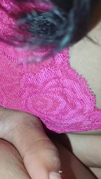 Telugu anu tante im sexy rosa kleid