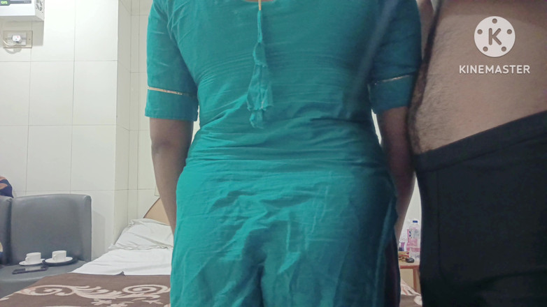 Poojakabir: 내 아내가 Youtube의 정글에서 다른 남자에게 범해지고 있습니다.