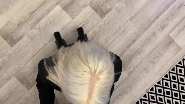 Blondessa: Sexy realitní makléřka Blondessa spolkla ptáka a byla ošukána, aby...