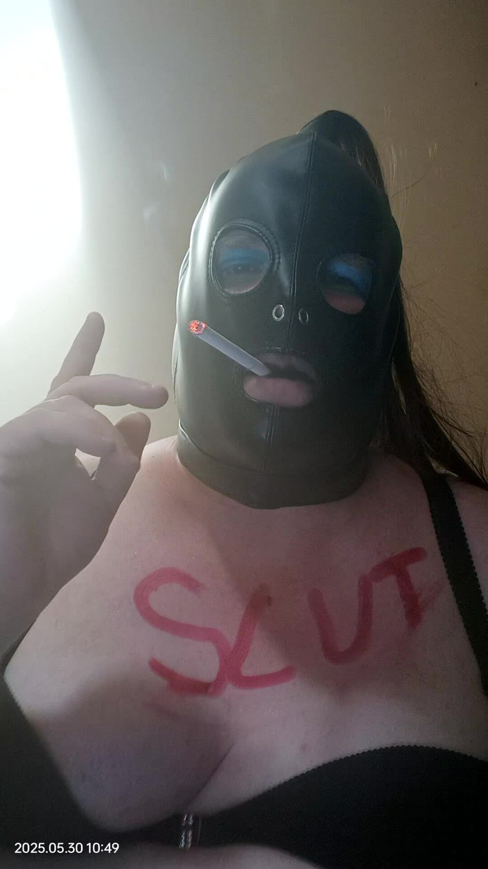 Stephanie-Nicole-TV: BbW TV fuma e gioca con un dildo