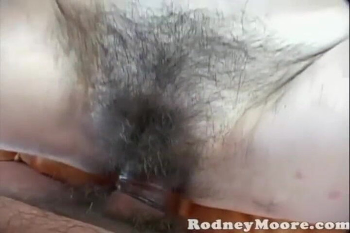 Horny Hairy Girls: Super peluda ao ar livre hanky panky