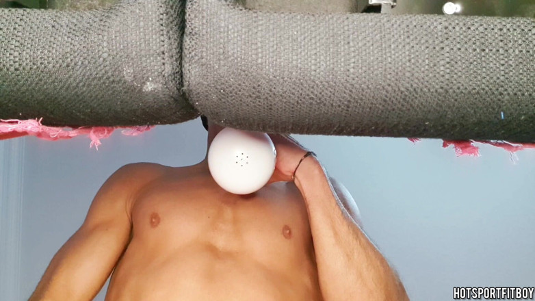 Hotsportfitboy: Enorme pau, mãos livres, foda com fleshlight e gozada gemendo...