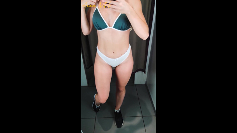 Anna Mole: A la chica le encanta probarse ropa interior diferente y...
