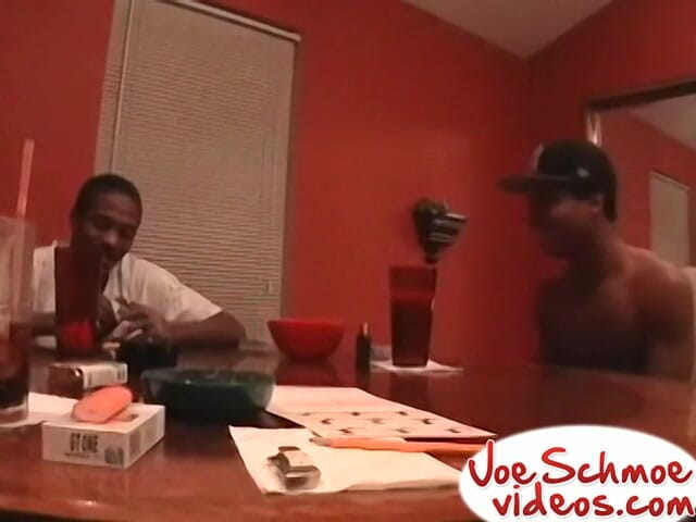 Joe Schmoe: Отсос у черных пареньков!