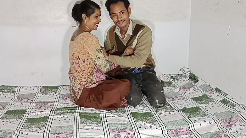 Desi Bhabhi Neha: Amateur-ehefrau wird auf dem boden geritten, heißer indischer MILf-sex