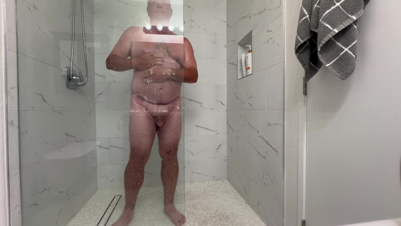 GottaLuvBB: パパがシャワーを浴びるのを見る